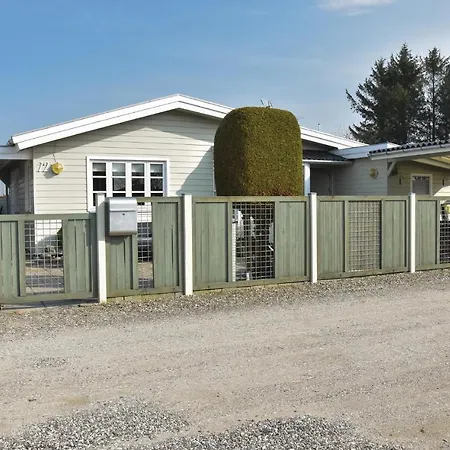 Three-bedroom Holiday In Hébergement de vacances *